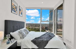 Extravagant Views - Bright & Spacious CBD Sky Escape