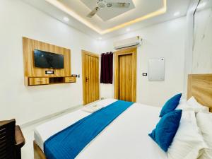 Hotel Krishna Kripa Palace Near Prem Mandir