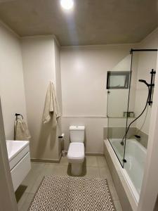 Comfy Studio In Upmarket Suburb