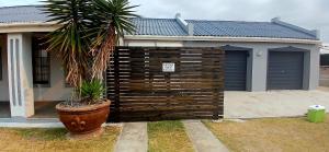 Shark Cove Little Cottage