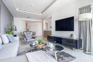 Frank Porter - Paramount Tower A