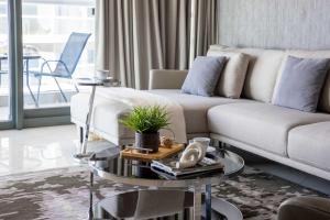 Frank Porter - Paramount Tower A