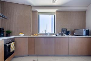 Frank Porter - Paramount Tower A