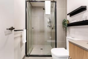 Modern 7th floor Flat, Parking, Convenient, Quiet