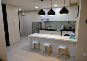 2Bedroom Trefoil Setia Alam Near Setia City Mall 1-7 Pax