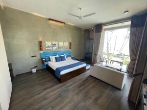 SOLUNA BEACH RESORT