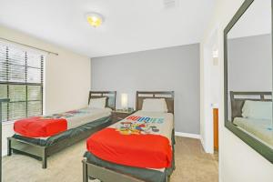 Incredible Pool Spa & Game Room Private Home! villa