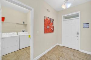 Incredible Pool Spa & Game Room Private Home! villa