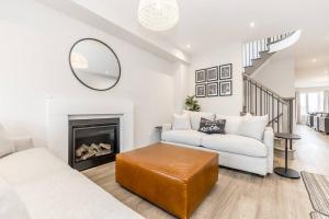 Modern Luxury Townhome Walk to Blue Shuttle
