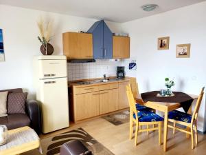 Ferienwohnung Boddenblick Breege - Balkon, Wasserblick, komplette Küche