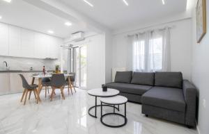 Comfy Beachside Flat