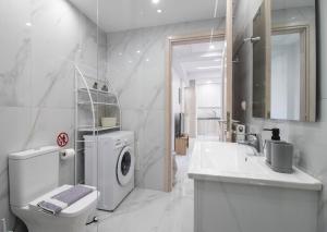 Comfy Beachside Flat