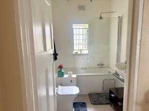 Rustic spacious home to lay back outside the city