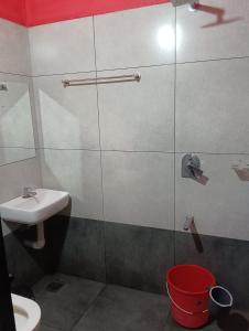 CRS RED & WHITE HOMESTAY