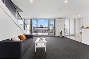 Cozy 2BR Waterloo Retreat Near Cafés & Parks