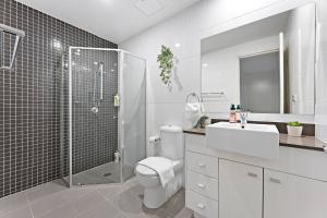 Cozy 2BR Waterloo Retreat Near Cafés & Parks