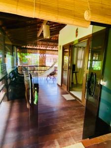 Flat Oxóssi cond beira-mar piscina varanda cozinha