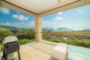 Miramar 5D -3 bedr 3 bath Ocean View