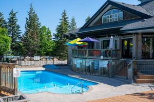 Mountain Peaks Ski-In-Out Pool Shuttle