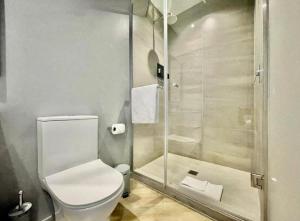 Modern Studio with Pool & Views in Cape Town City Centre