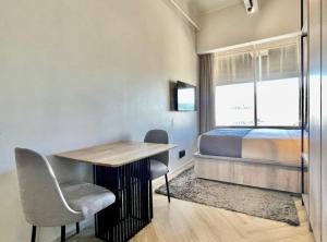 Modern Studio with Pool & Views in Cape Town City Centre