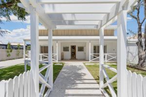 Coastal Waters - Spa, Sleeps 8, Newly Renovated