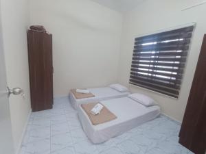Rumah Kelabu Sungai Tiram Ulu Tiram