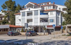 2 Bedroom Amazing Apartment In Pula