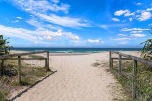 Jefferson Cove - Relaxed Poolside Escape by the Sea