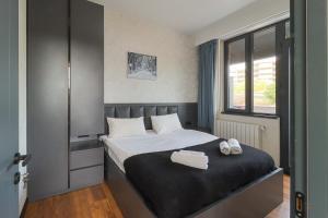 Newly Renovated Stylish Apart W stunning views