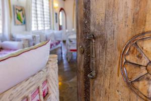 Silver Residence Apartments by MOKAWA