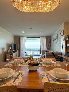 Beachfront 3BR Condo with Ocean-View Balcony