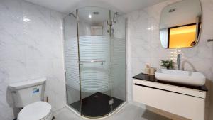 Beachfront 3BR Condo with Ocean-View Balcony