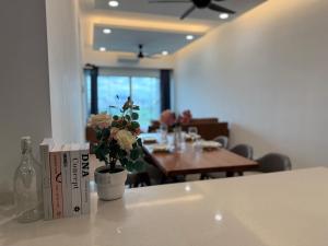 NEW Minimalist Cozy 3R3B SgBesi - 6 pax