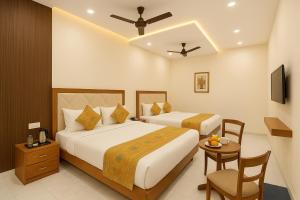 HOTEL BNK GRAND Near Goḏawalia Chauraha - 100 Meter From Baba Vishwanath Temple & Ganga Arti Ghat ! Wi-Fi #Lift #Hygiene & Spacious Room - BEST HOTEL IN VARANASI