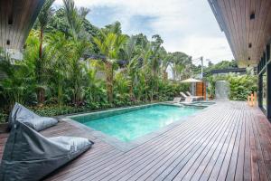 Tropical 6BR Luxury Villa Walk to Canggus Shore