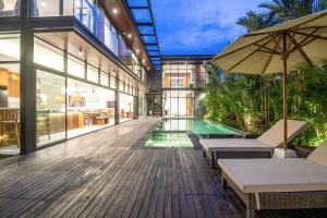Elegant 6BR Canggu Villa Steps from the Ocean