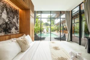 Tropical 6BR Luxury Villa with Jacuzzi