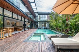 Exotic 6BR Canggu Villa, Jacuzzi, AC, near Beach