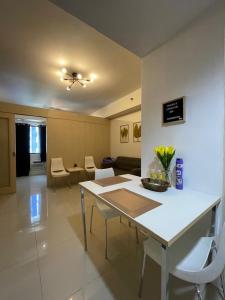 Sea Residences 1BR Stays - Near Airport & MOA Pasay