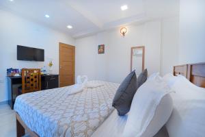 Alaya Stays Matts Homestay 1-Room Lakeside Stay With Common Lounge