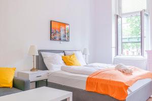 Cozy 2BR Apt with TV & Netflix, Steps from AKH