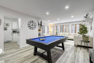 Pool Table - Elegance - Comfort - Le Chic Boreal