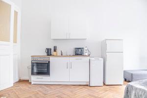 Classy 2BR Apt. w Exclusive Location near AKH