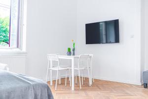 Classy 2BR Apt. w Exclusive Location near AKH