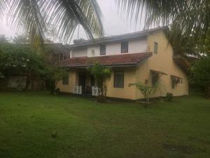 Unawatuna Beach Villa by Serenity