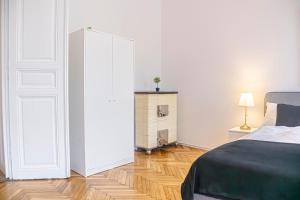 Prime Location Chic Apt, Near AKH Hospital