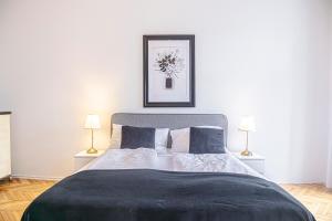 Prime Location Chic Apt, Near AKH Hospital