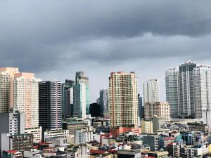 Hub Metro in makati 100west 1br with balcony
