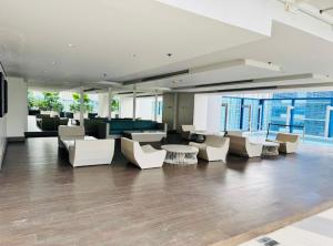 Hub Metro in makati 100west 1br with balcony